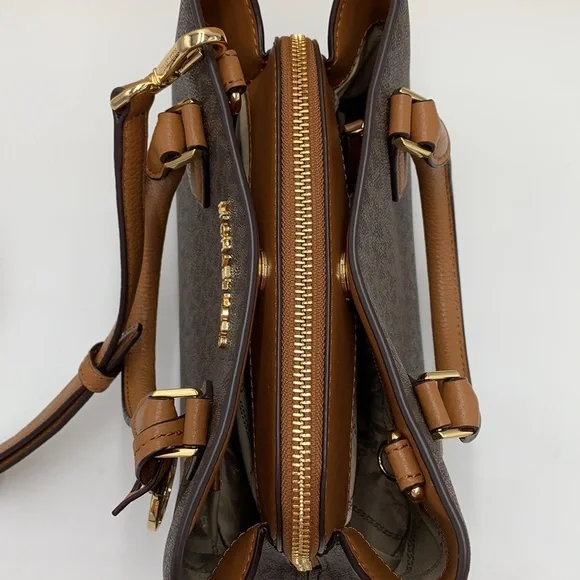 MICHAEL KORS
Camille Small Satchel / Crossbody BROWN
SIGNATURE COLOR - Picture 13 of 16